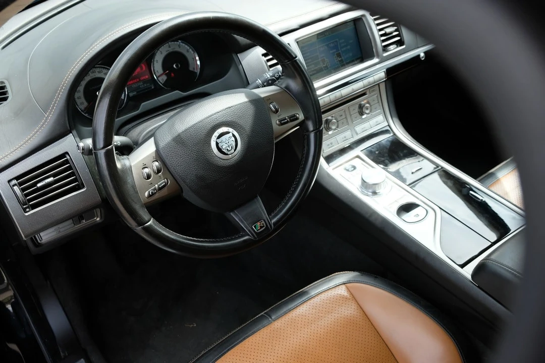 2010 Jaguar X250 XFR - Image 13 of 30