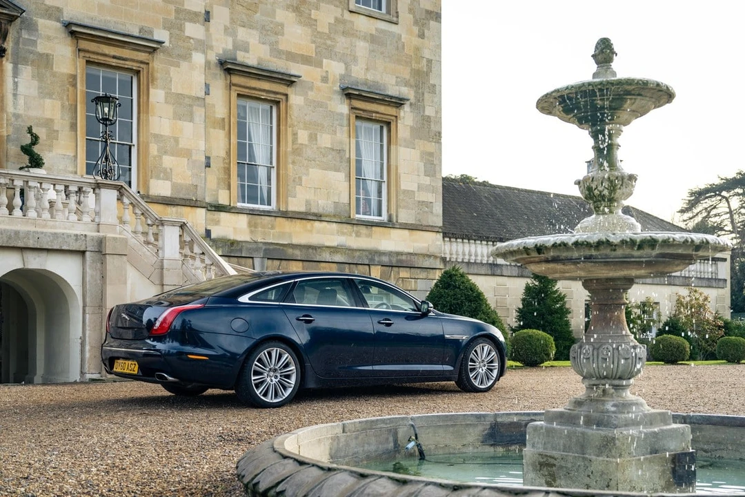 2010 Jaguar X351 XJ - Image 3 of 30