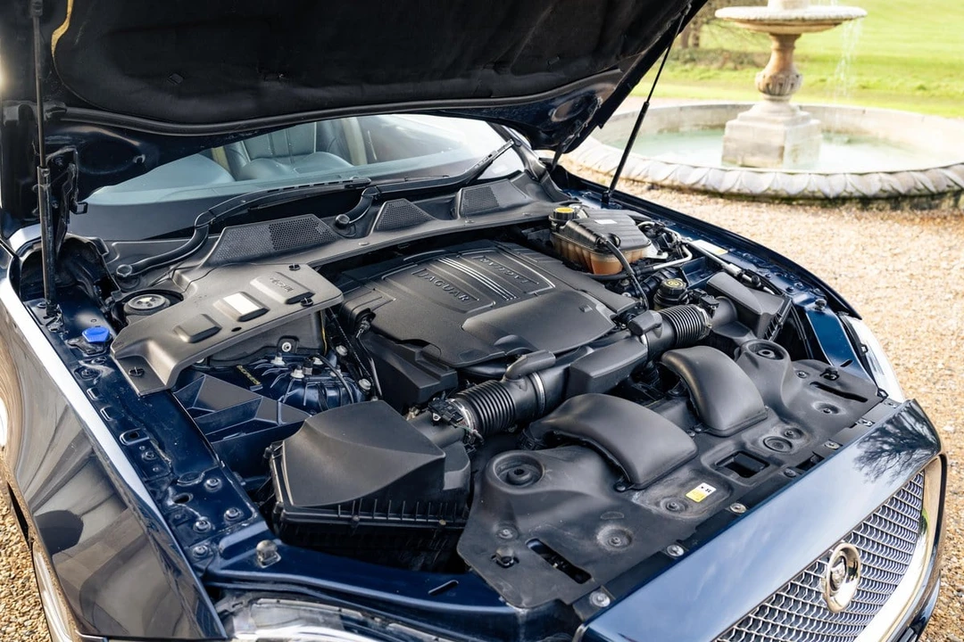 2010 Jaguar X351 XJ - Image 7 of 30