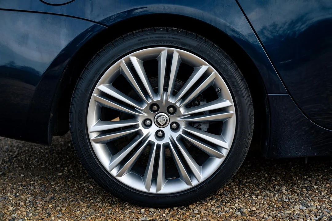 2010 Jaguar X351 XJ - Image 4 of 30