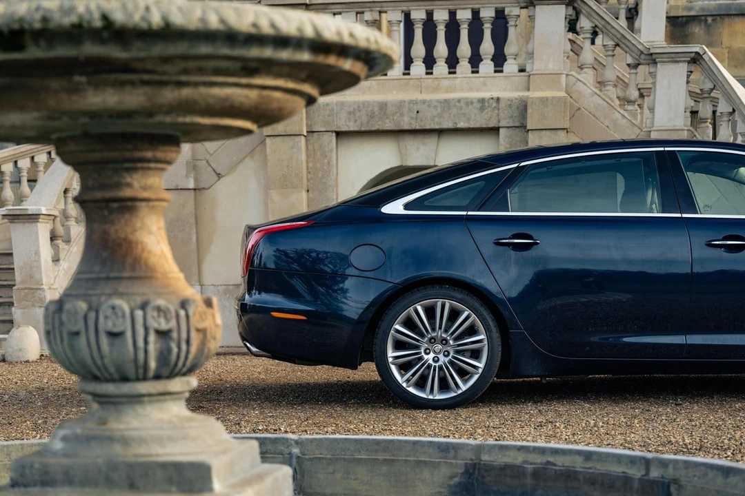 2010 Jaguar X351 XJ - Image 27 of 30
