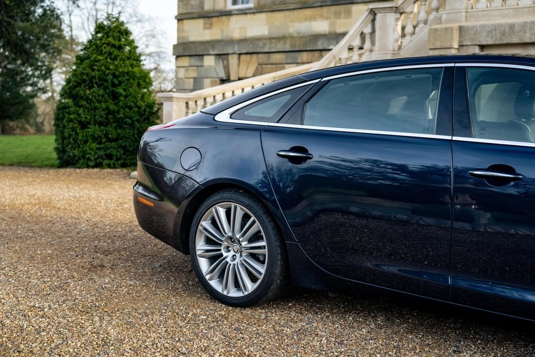2010 Jaguar X351 XJ - Image 13 of 30