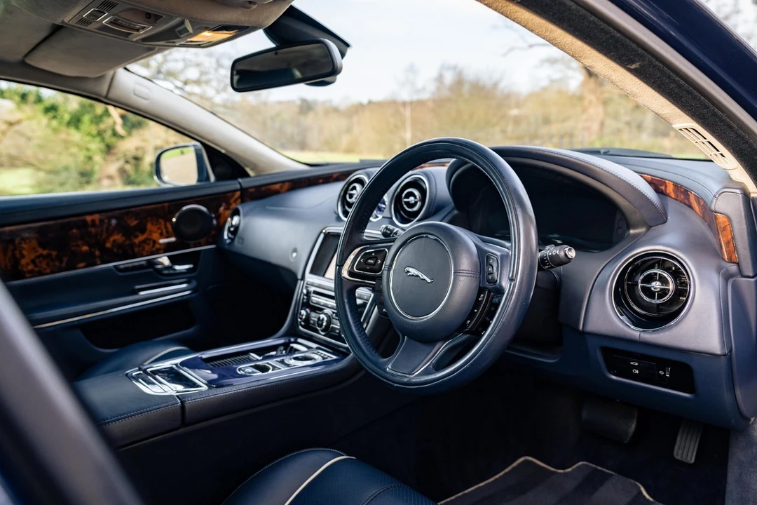 2010 Jaguar X351 XJ - Image 9 of 30