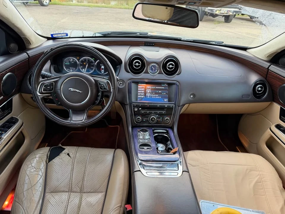 2010 Jaguar X351 XJ - Image 11 of 13