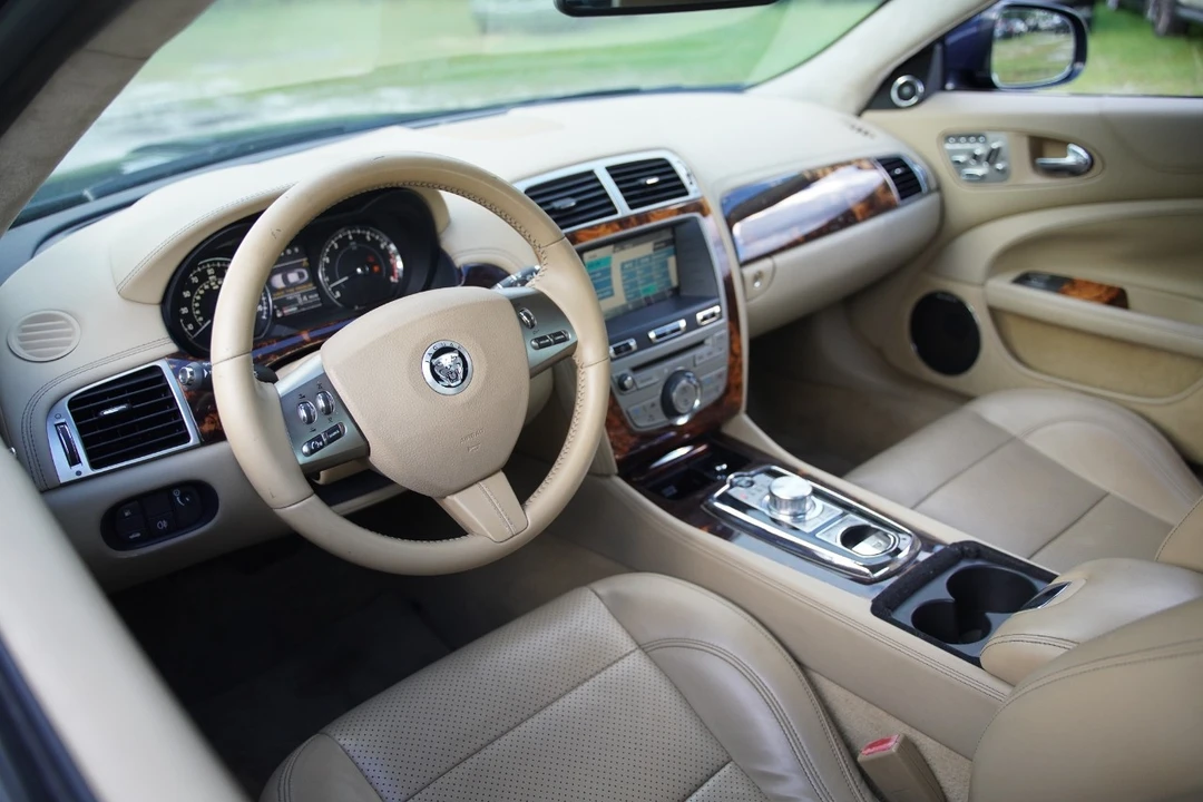 2010 Jaguar X150 XK - Image 4 of 12