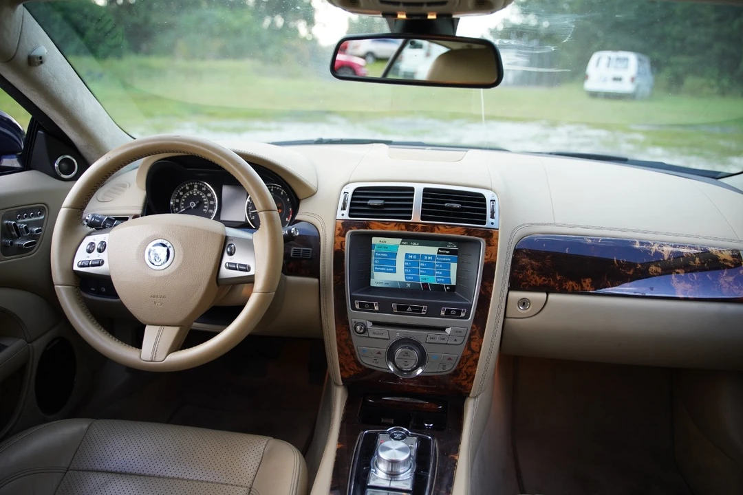 2010 Jaguar X150 XK - Image 2 of 12