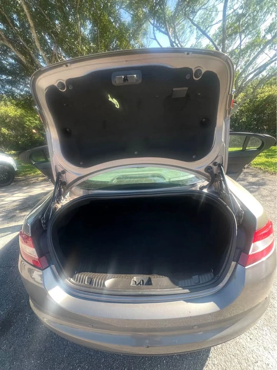 2010 Jaguar - Image 10 of 11