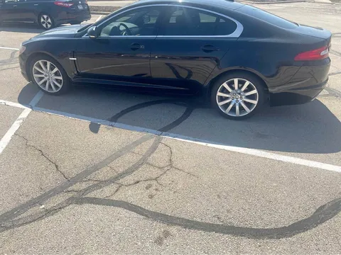 2010 Jaguar XF Luxury Sedan