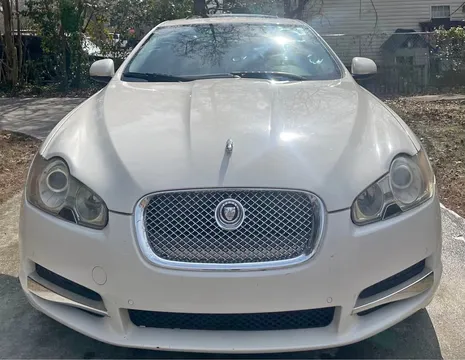 2010 Jaguar XF Luxury Sedan
