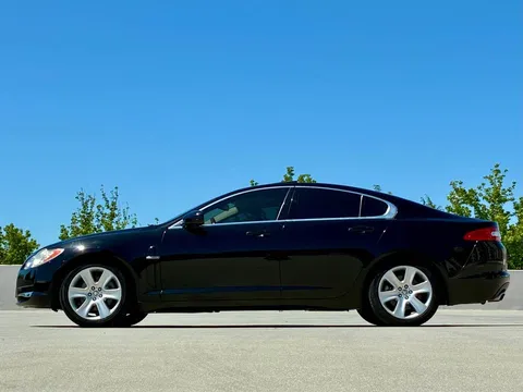 2010 Jaguar XF Premium Luxury