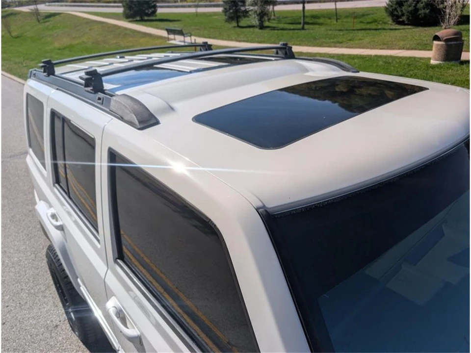 2010 Jeep Commander - Image 2 of 31