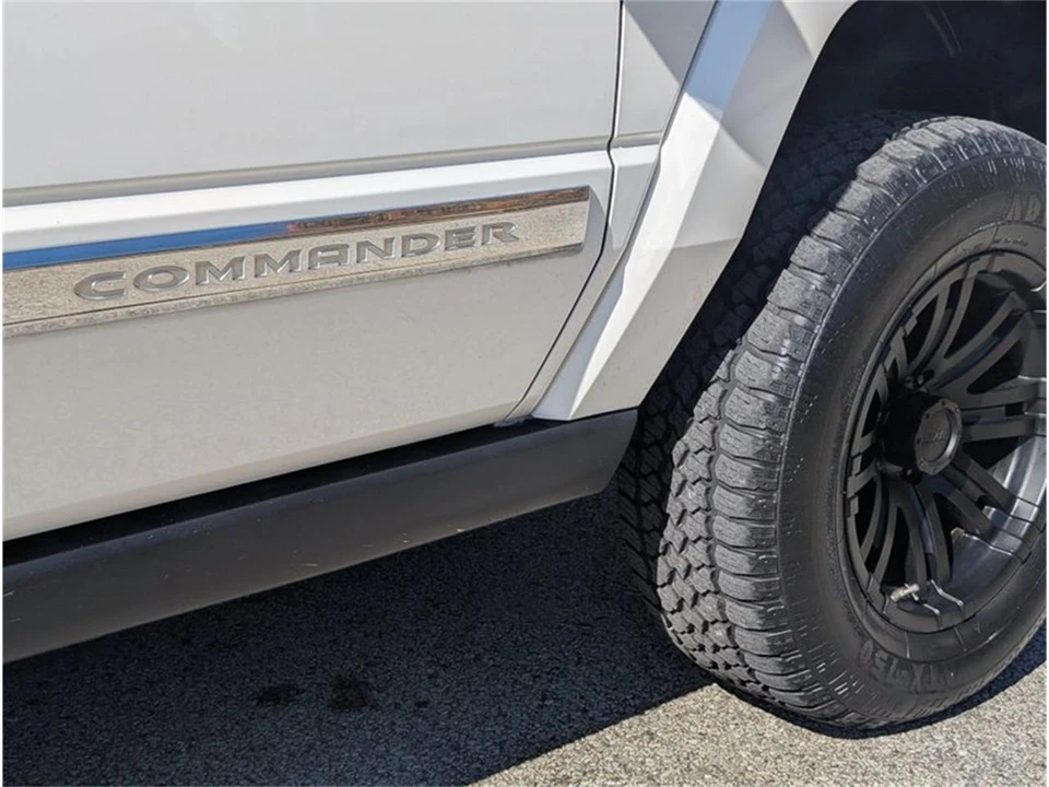 2010 Jeep Commander - Image 14 of 31