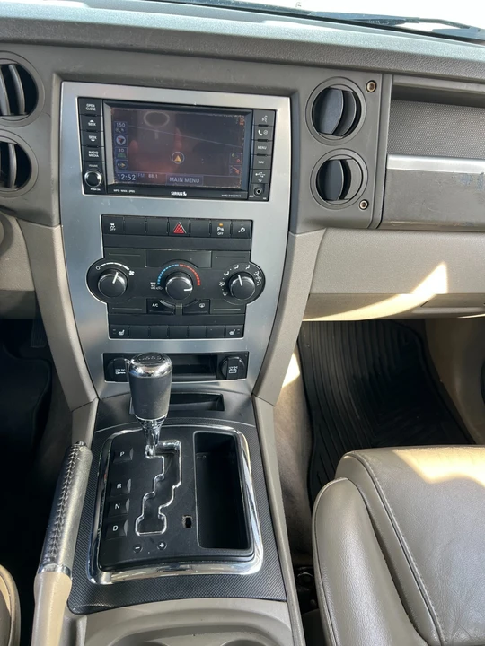2010 Jeep Commander - Image 18 of 21