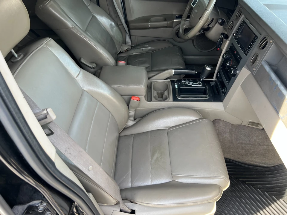 2010 Jeep Commander - Image 14 of 21