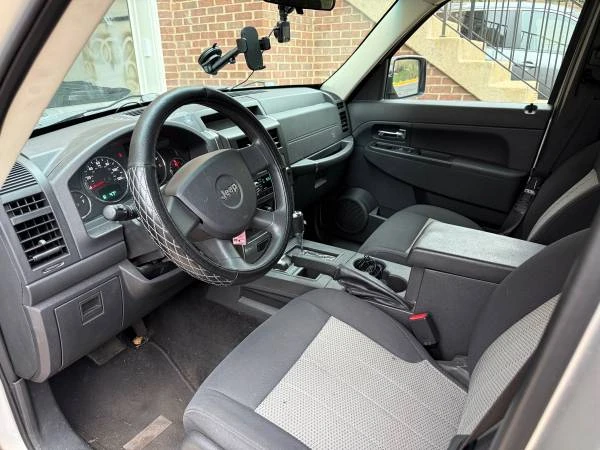 2010 Jeep KK Liberty - Image 6 of 8