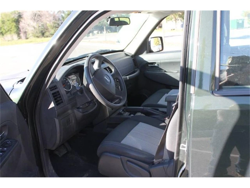 2010 Jeep KK Liberty - Image 14 of 19