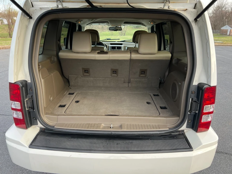 2010 Jeep KK Liberty - Image 6 of 21