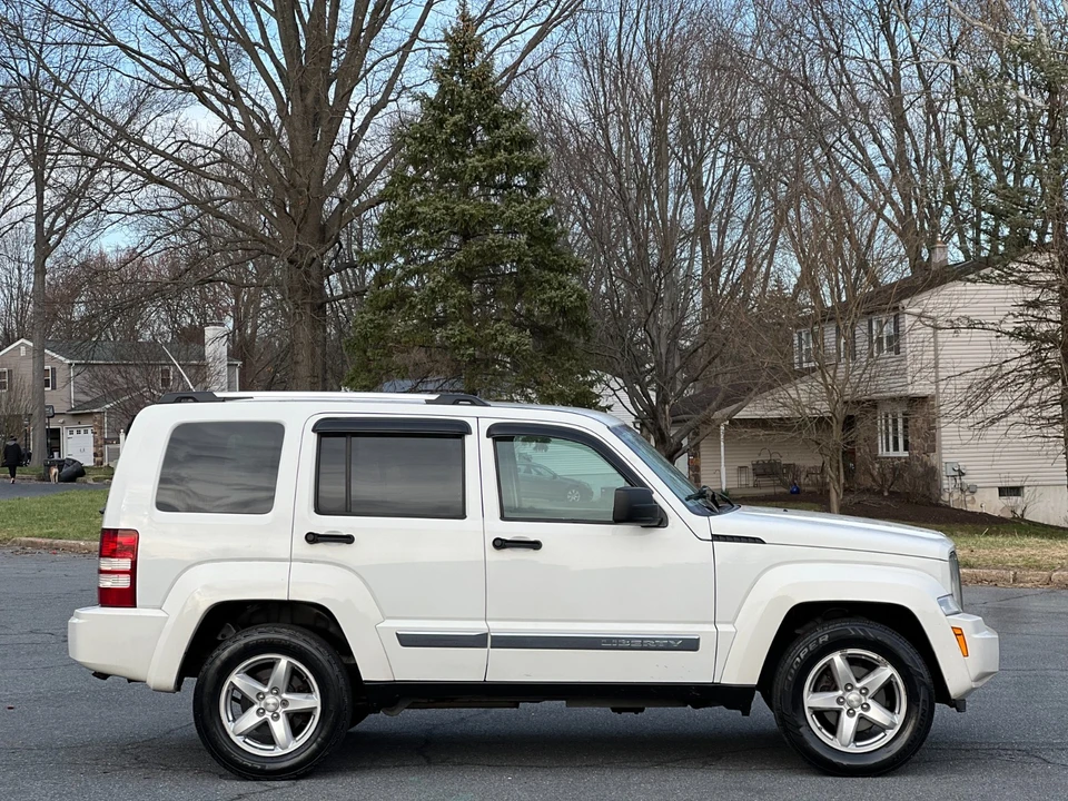 2010 Jeep KK Liberty - Image 9 of 21