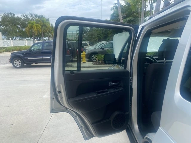 2010 Jeep KK Liberty - Image 14 of 21