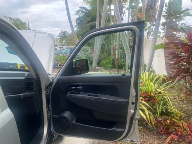 2010 Jeep KK Liberty - Image 12 of 21
