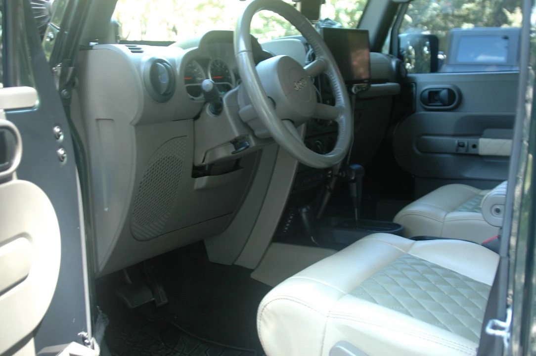 2010 Jeep JK Wrangler - Image 17 of 21