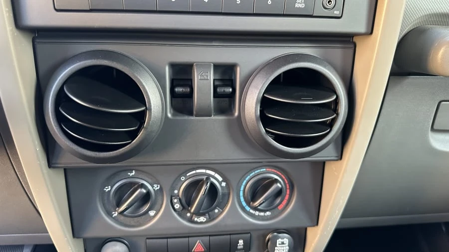 2010 Jeep JK Wrangler - Image 28 of 31
