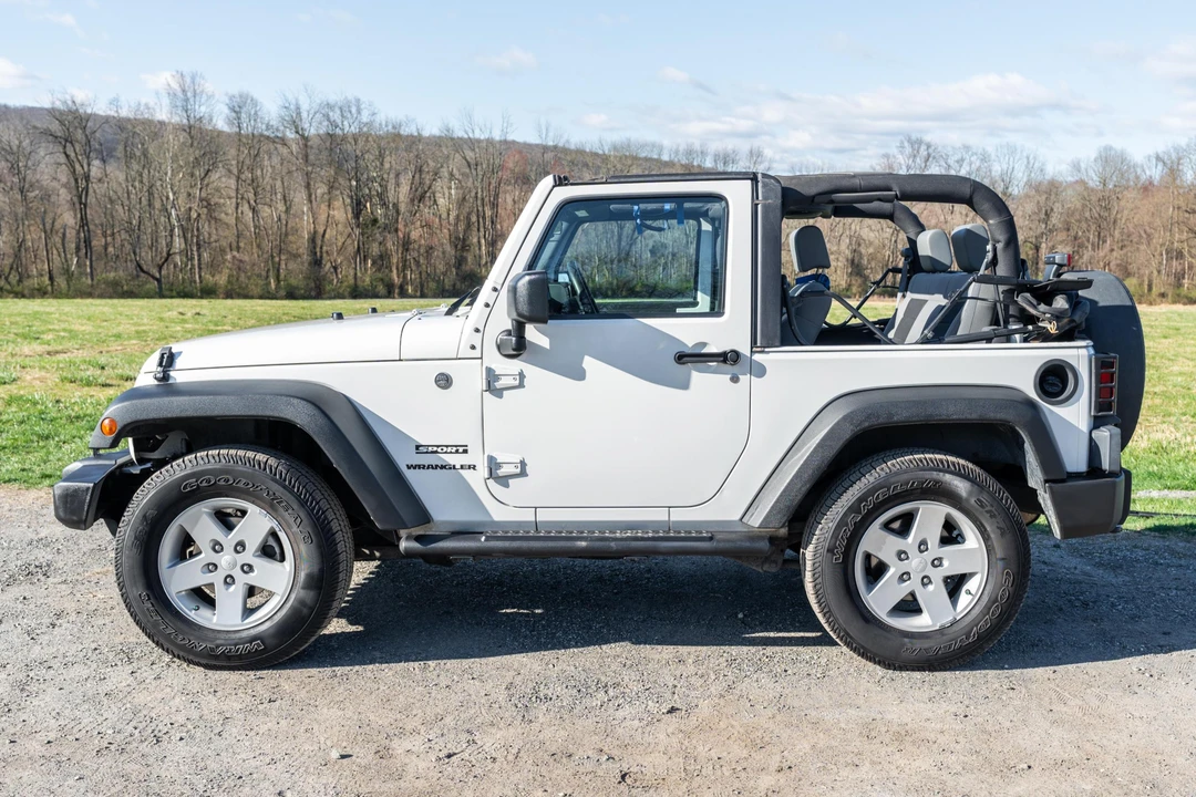 2010 Jeep JK Wrangler - Image 3 of 31