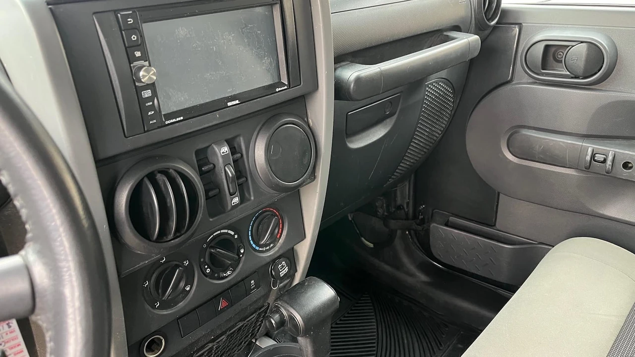 2010 Jeep JK Wrangler - Image 10 of 19