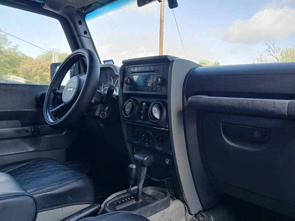2010 Jeep JK Wrangler - Image 10 of 17