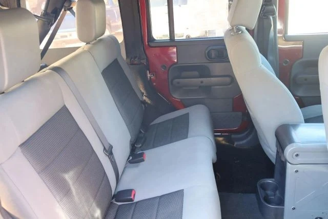 2010 Jeep - Image 23 of 27