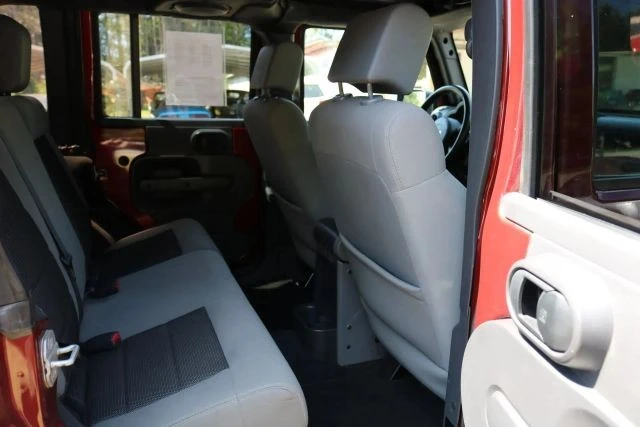 2010 Jeep - Image 14 of 27