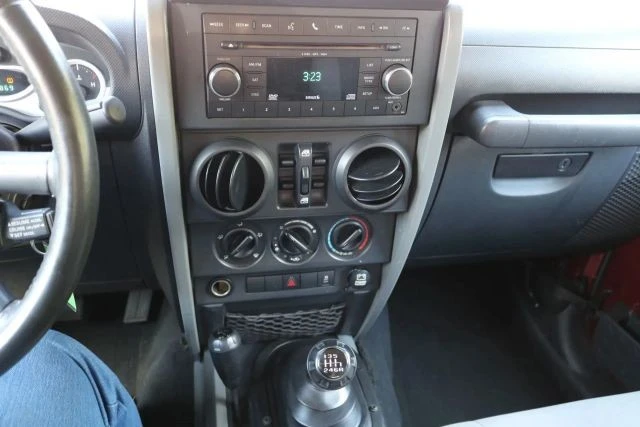 2010 Jeep - Image 12 of 27