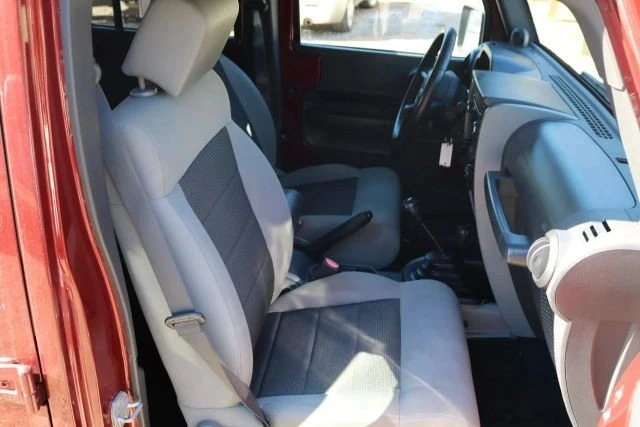 2010 Jeep - Image 21 of 27
