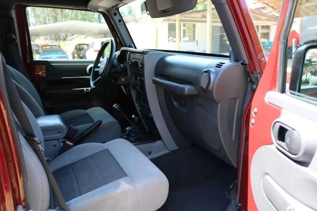 2010 Jeep - Image 8 of 27