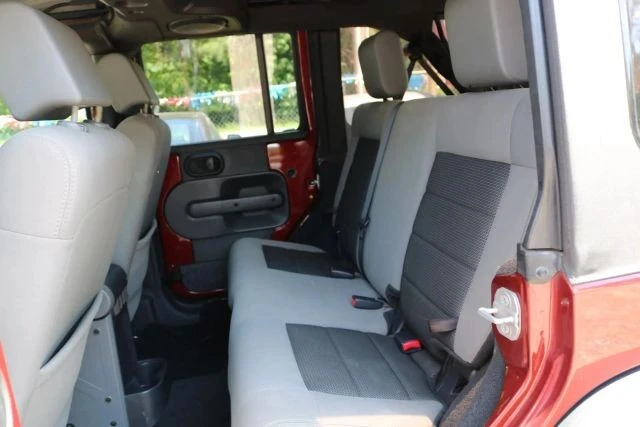2010 Jeep - Image 13 of 27