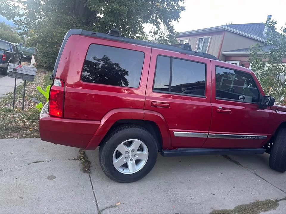 2010 Jeep Commander - Image 2 of 9