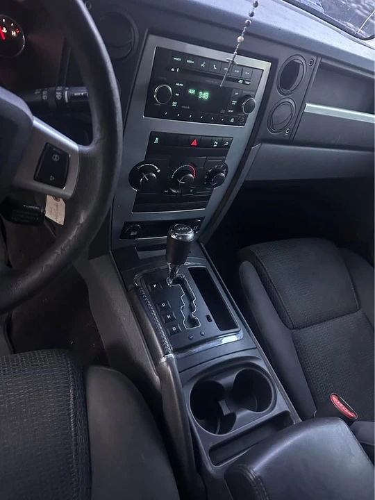 2010 Jeep Commander - Image 7 of 9
