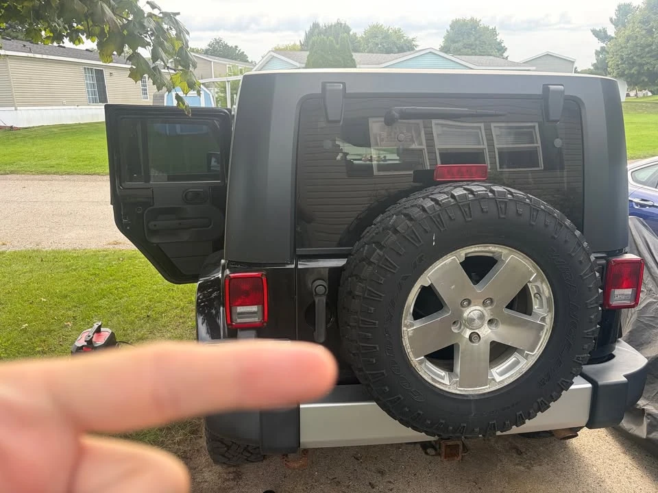 2010 Jeep Wrangler - Image 3 of 8