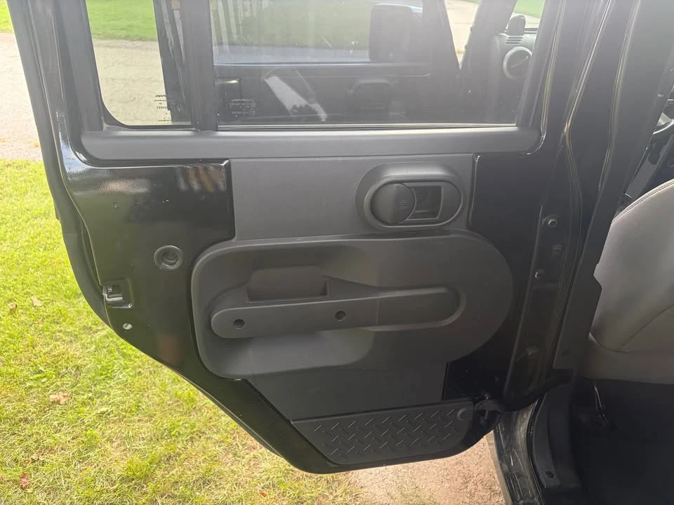 2010 Jeep Wrangler - Image 5 of 8