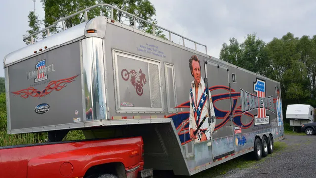 2010 J&l Cargo Express Pro Series 38 Ft 5th Wheel