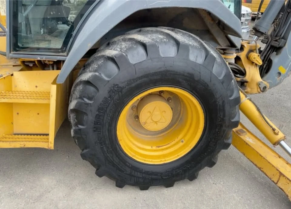 2010 John Deere - Image 2 of 2