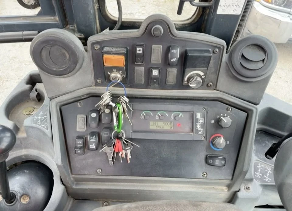 2010 John Deere - Image 3 of 5
