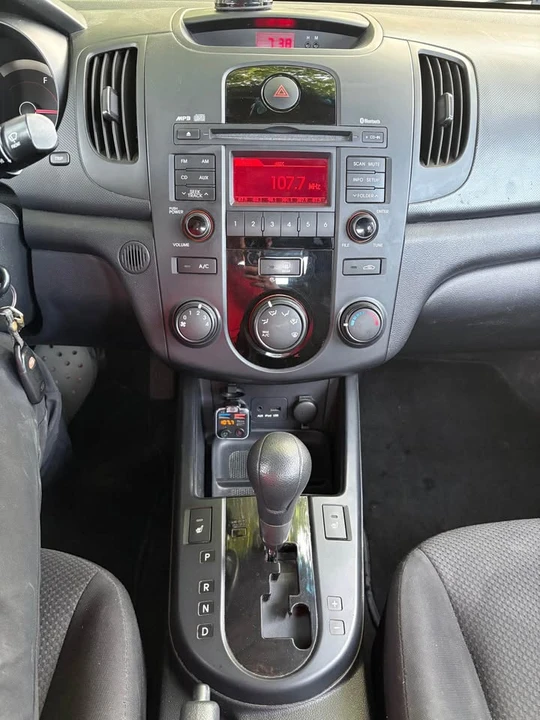 2010 Kia Forte - Image 8 of 11
