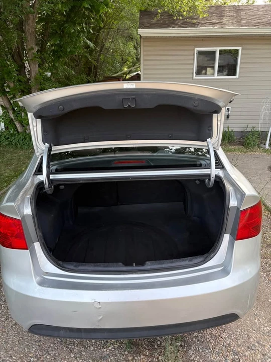2010 Kia Forte - Image 5 of 11