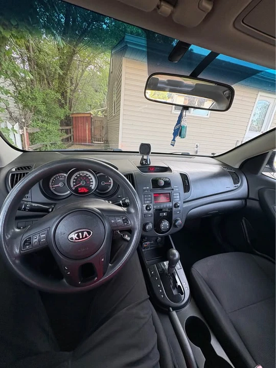2010 Kia Forte - Image 7 of 11