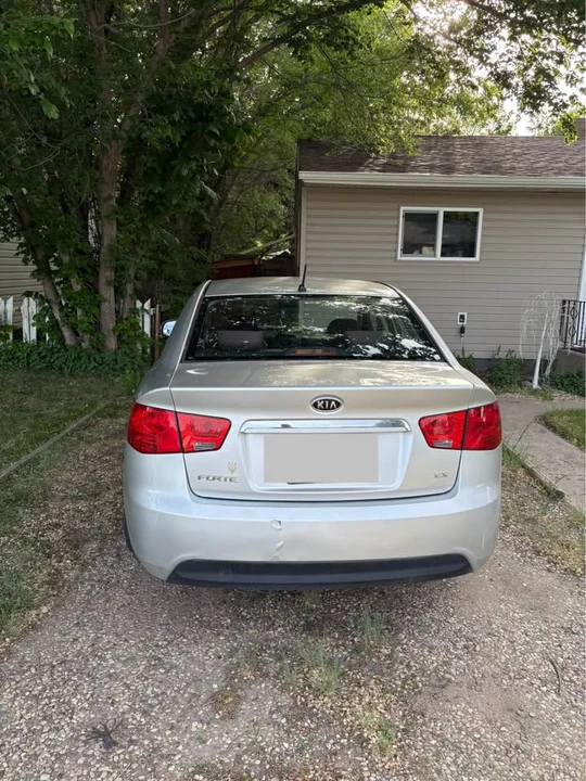 2010 Kia Forte - Image 3 of 11