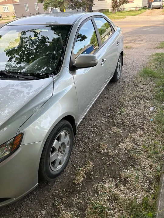 2010 Kia Forte - Image 2 of 11