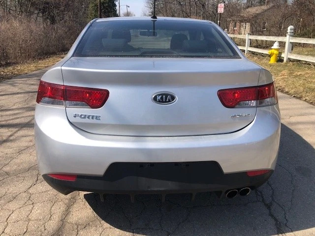 2010 Kia Forte - Image 5 of 11