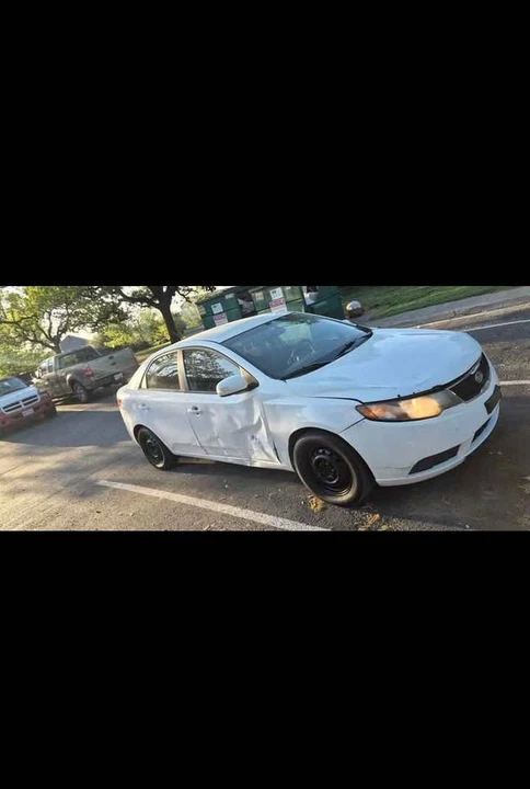 2010 Kia Forte - Image 3 of 8