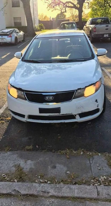 2010 Kia Forte - Image 2 of 8